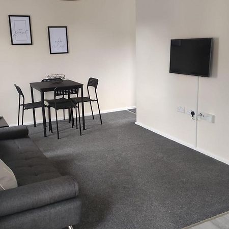 Lovely 1 Bedroom Studio Apartment - Merthyr Tydfil Dış mekan fotoğraf