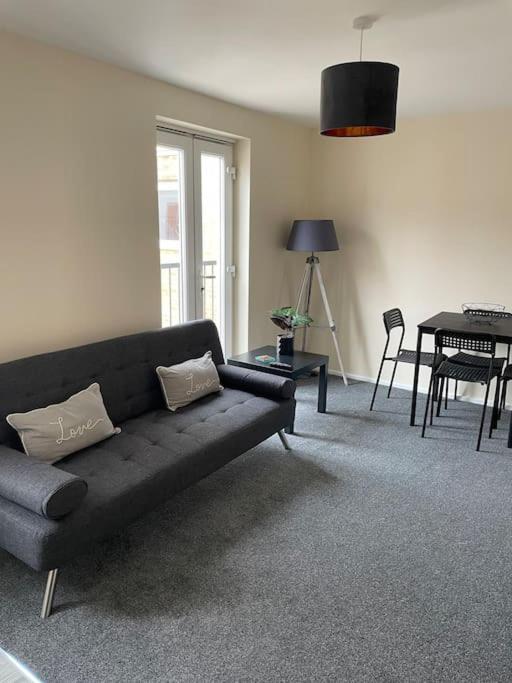 Lovely 1 Bedroom Studio Apartment - Merthyr Tydfil Dış mekan fotoğraf
