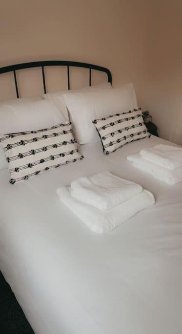 Lovely 1 Bedroom Studio Apartment - Merthyr Tydfil Dış mekan fotoğraf