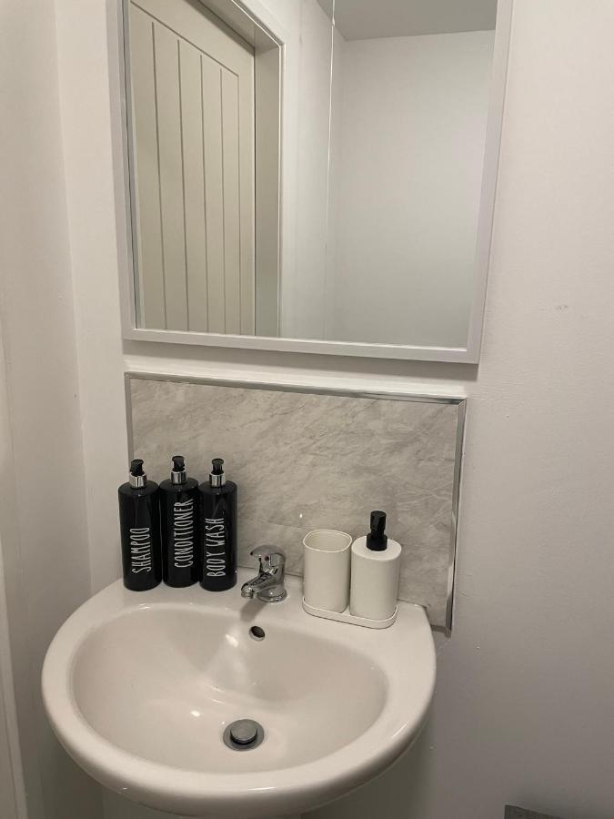 Lovely 1 Bedroom Studio Apartment - Merthyr Tydfil Dış mekan fotoğraf
